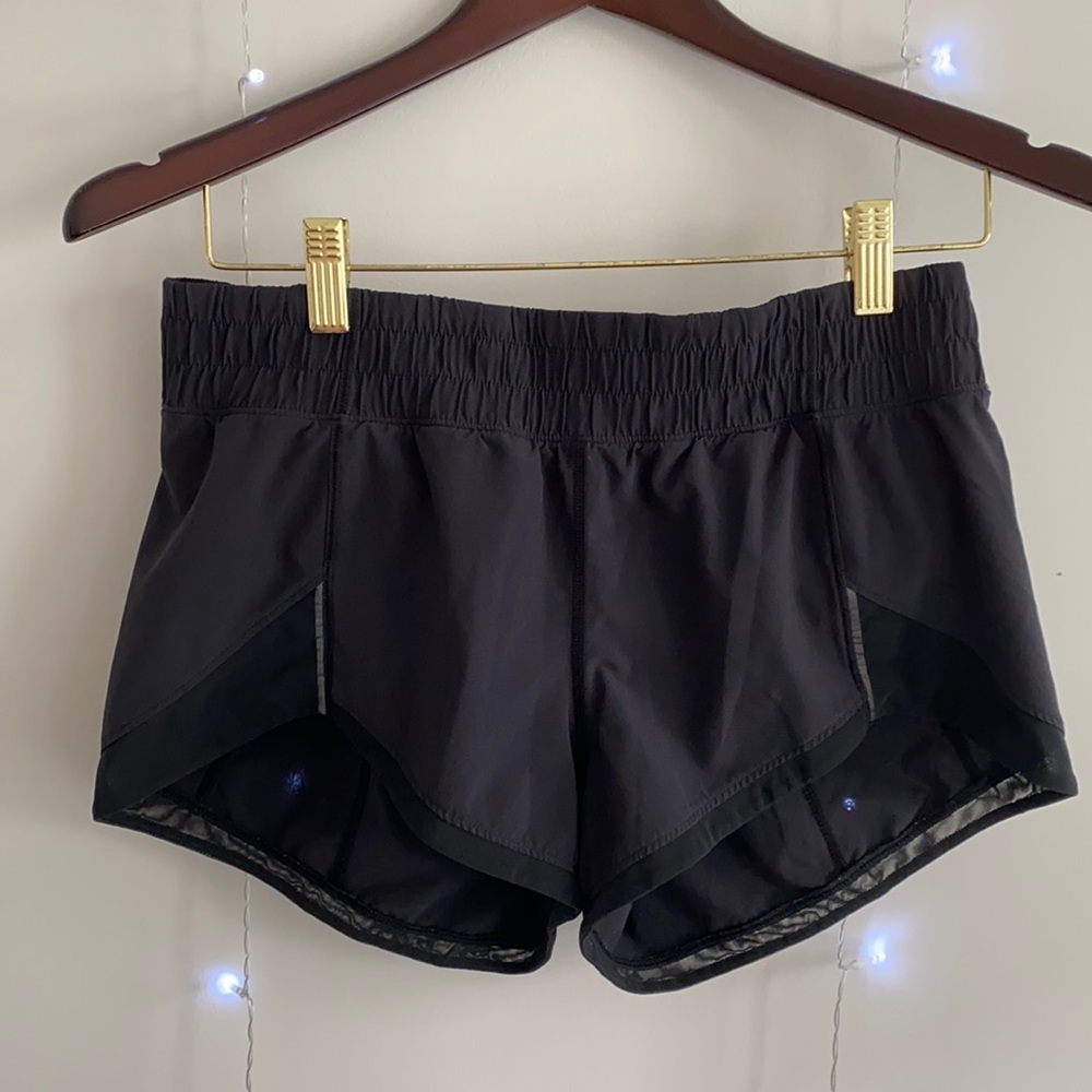Lululemon Hotty Hot mid rise short 2.5”